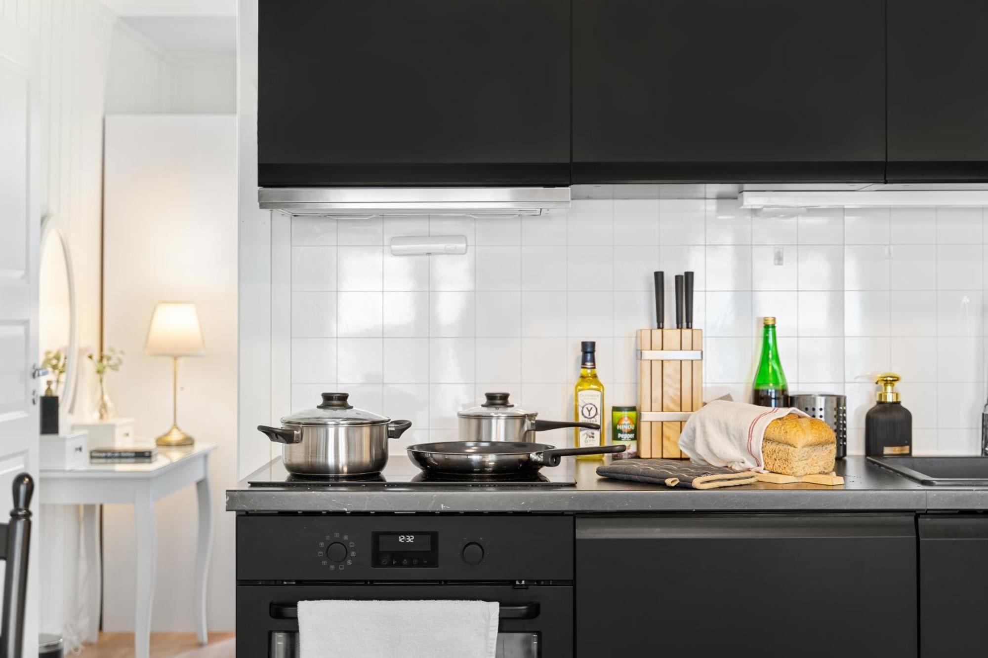 5 Mins To Center In Bright & Cozy Apartment